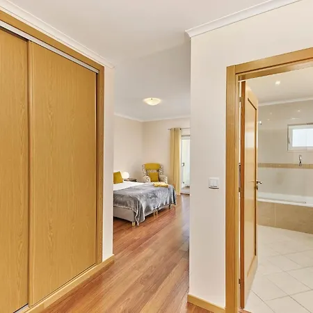 Apartman Pacifico, O Pomar