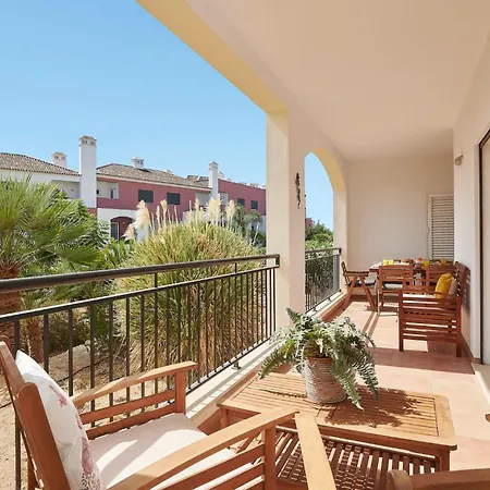 Apartman Pacifico, O Pomar