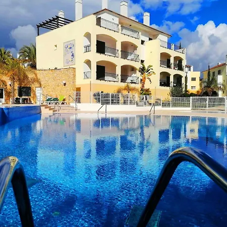 Pacifico, O Pomar 타비라